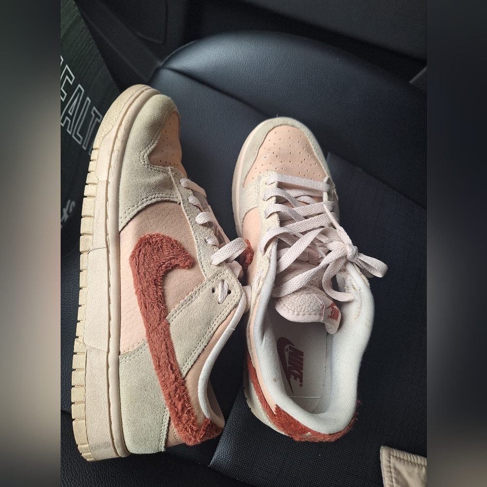 Womens Nike Low Dunk Shimmer Sneakers Size 8.5